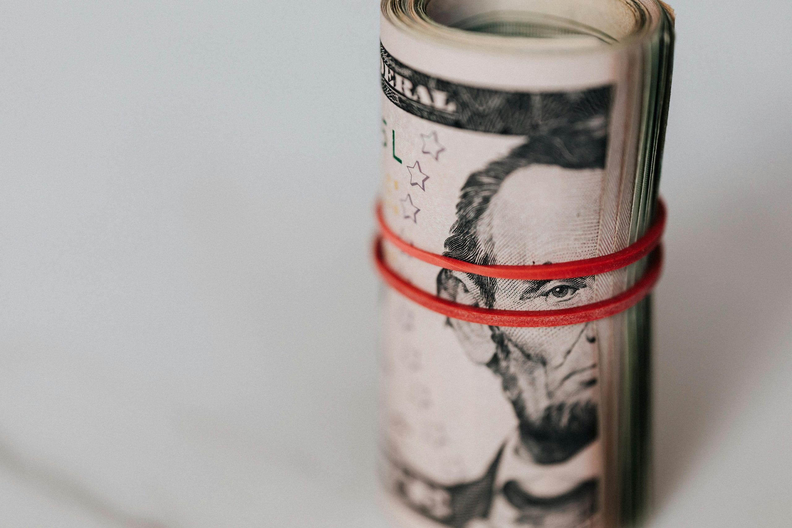 ¿Qué tan bajo está el dólar en Uruguay?